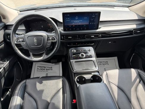 Used 2022 Lincoln Nautilus AWD w/ Premium Package image 2