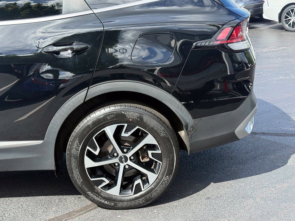 Used 2023 Kia Sportage EX AWD/4WD image 4