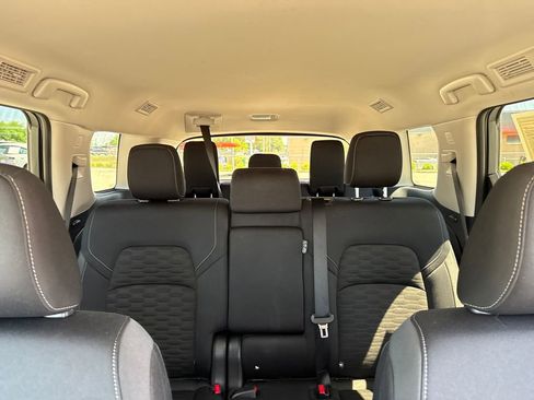 Used 2025 Nissan Pathfinder SV FWD image 28
