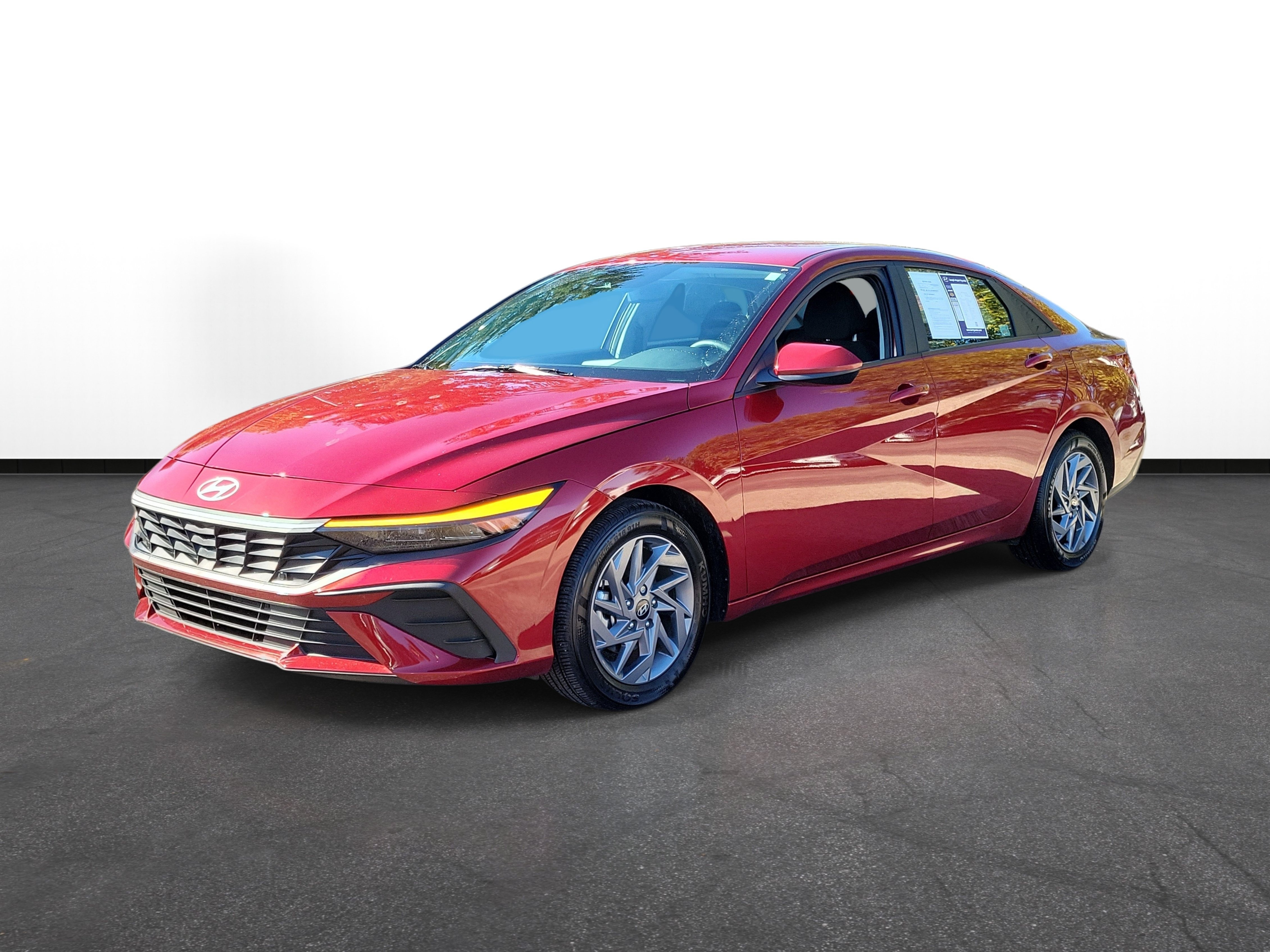 Used 2024 Hyundai Elantra SEL FWD image 2