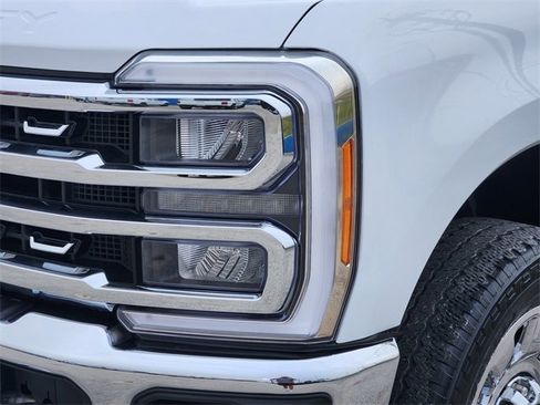 Used 2023 Ford F350 Lariat w/ Chrome Package image 9