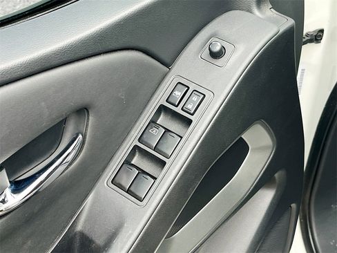 Used 2022 Nissan Frontier SV image 17