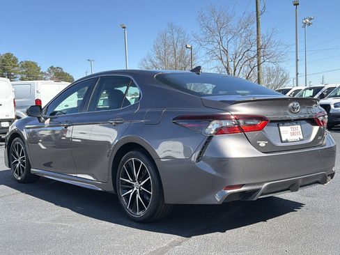 Used 2022 Toyota Camry SE image 21