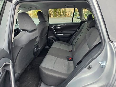 Used 2025 Toyota RAV4 XLE AWD/4WD image 22