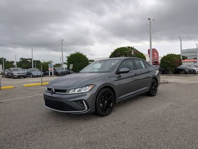 Used 2025 Volkswagen Jetta SE w/ Sunroof Package
