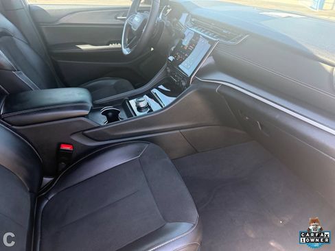Used 2023 Jeep Grand Cherokee Altitude RWD image 12