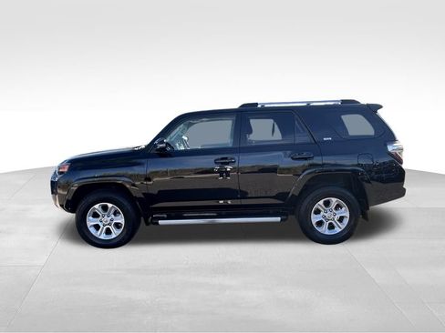 Used 2022 Toyota 4Runner SR5 Premium image 2