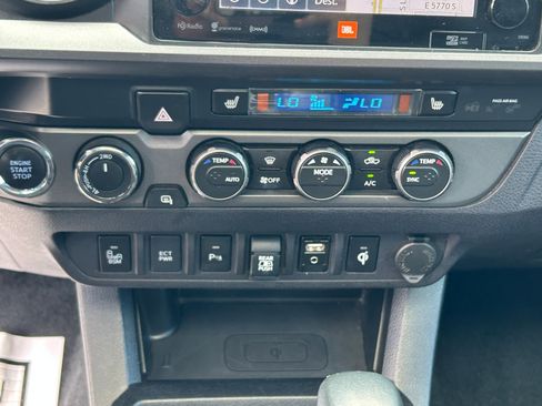Used 2019 Toyota Tacoma TRD Off-Road w/ TRD Premium Off Road Package AWD/4WD image 23