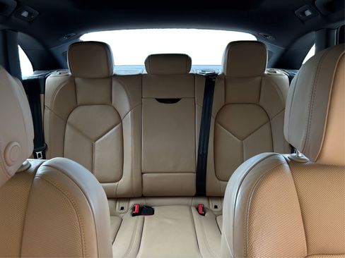 Used 2020 Porsche Macan Base image 17