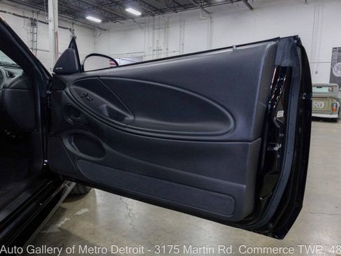 Used 2004 Ford Mustang Mach 1 RWD image 33