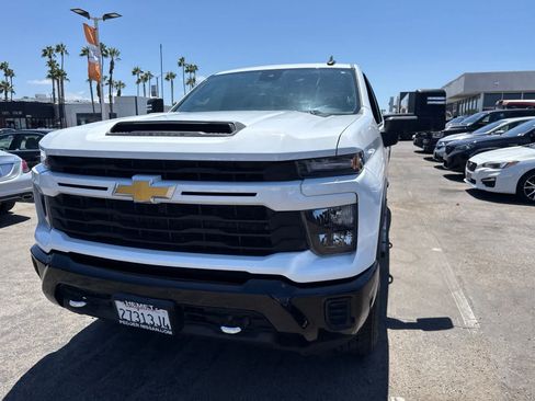 Used 2024 Chevrolet Silverado 2500 Custom w/ Custom Value Package AWD/4WD image 4