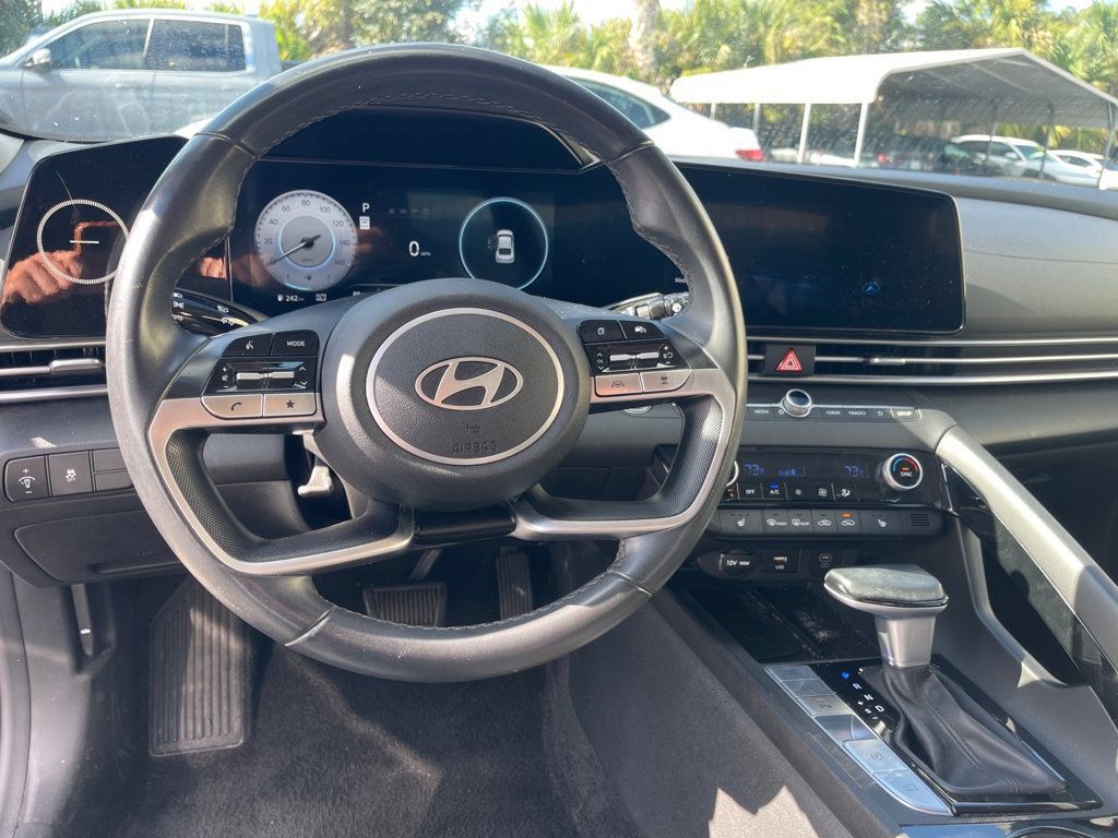 Used 2024 Hyundai Elantra Limited FWD image 14