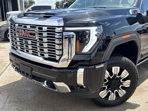 Used 2025 GMC Sierra 2500 Denali w/ Denali Reserve Package AWD/4WD image 2