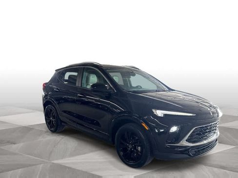 Used 2024 Buick Encore GX Sport Touring FWD image 2