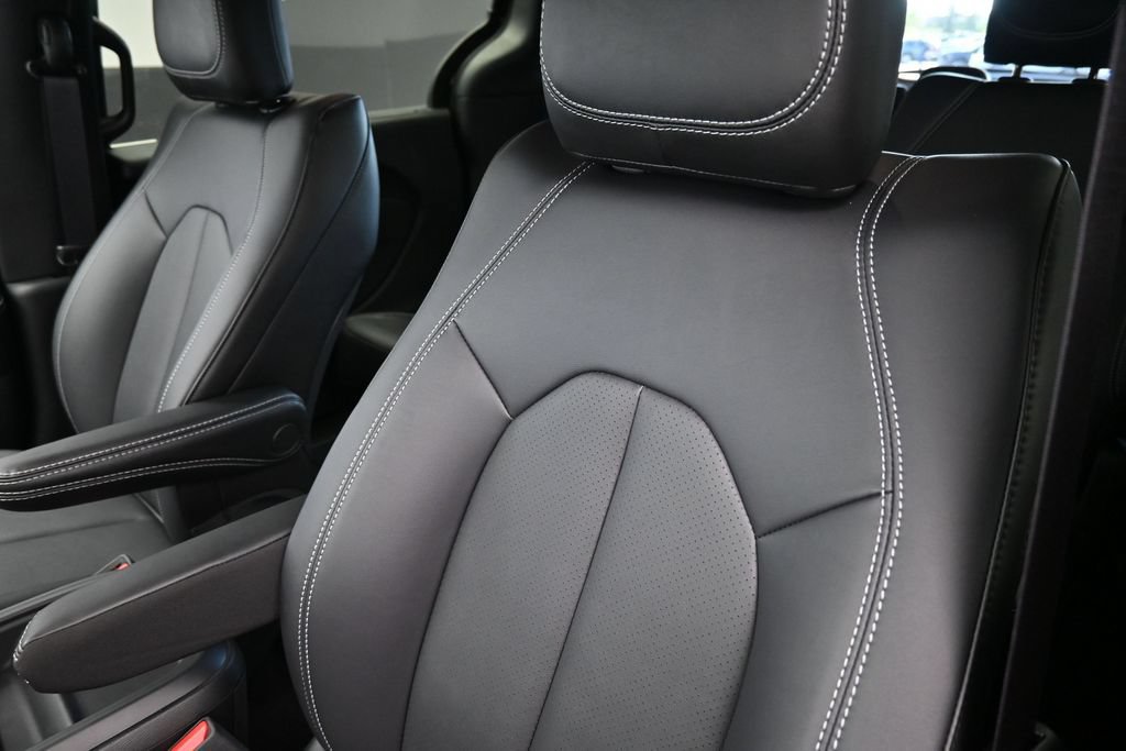 New 2027 Chrysler Pacifica LX FWD image 14
