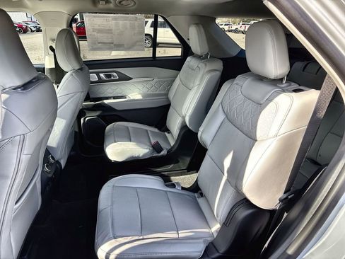 New 2026 Ford Explorer Platinum w/ LUX Leather Package AWD/4WD image 25
