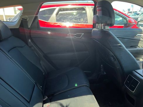 Used 2025 Kia Sportage EX FWD image 7