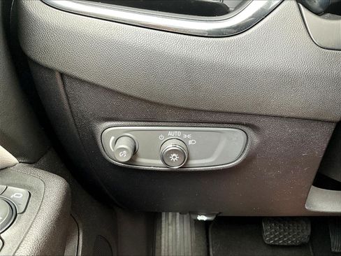 Used 2018 Chevrolet Equinox LS FWD image 37