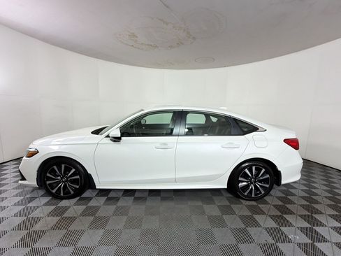 Used 2024 Honda Civic EX image 2
