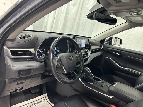 Used 2020 Toyota Highlander XLE AWD/4WD image 15