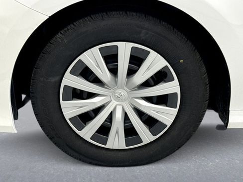 Used 2021 Toyota Camry LE image 21