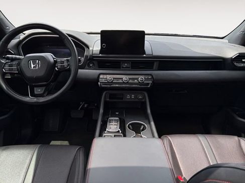 Used 2025 Honda Pilot Black Edition image 10