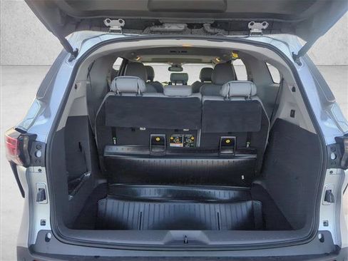 Certified 2022 Toyota Sienna XLE w/ XLE Plus Package FWD image 24