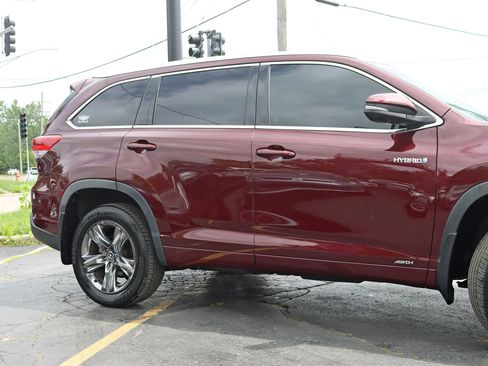 Used 2019 Toyota Highlander Limited Platinum w/ Carpet Mat Package (TMS) AWD/4WD image 4