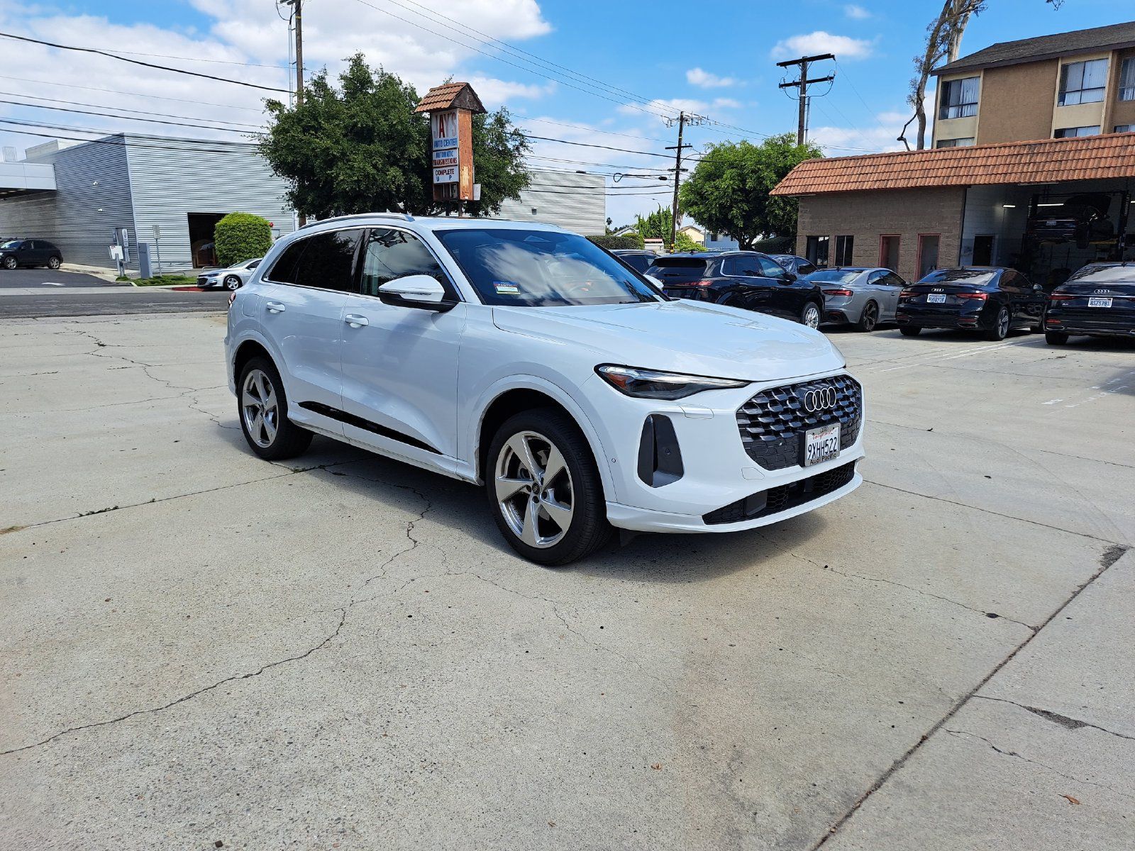 Used 2025 Audi Q5 Premium Plus w/ Premium Plus AWD/4WD image 3
