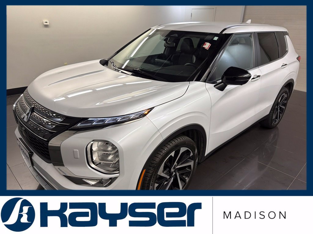 Used 2024 Mitsubishi Outlander SE AWD/4WD image 3