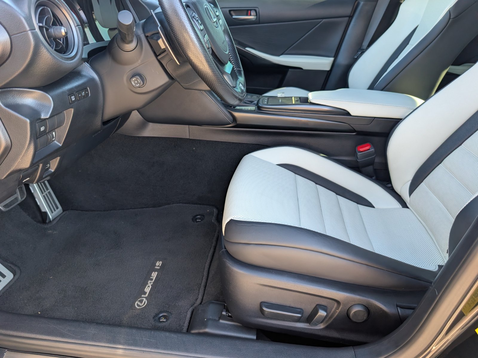 Used 2024 Lexus IS 350 F Sport w/ Memory Package RWD image 11