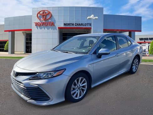 Used 2023 Toyota Camry LE image 6