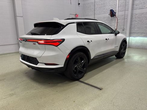 Used 2024 Chevrolet Equinox EV RS image 3