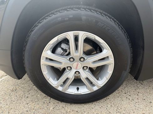 Used 2023 GMC Terrain SLE w/ Driver Convenience Package image 9