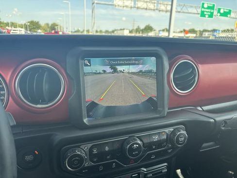 Used 2023 Jeep Gladiator Rubicon w/ LED Lighting Group AWD/4WD image 24