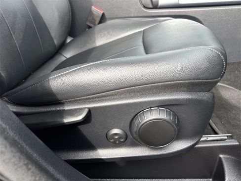 Used 2022 Mercedes-Benz GLB 250 image 26