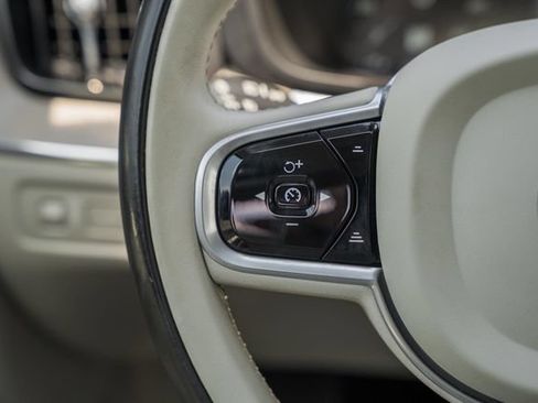 Used 2018 Volvo XC60 T8 Inscription w/ Advanced Package AWD/4WD image 28