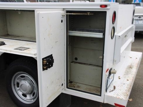 Used 2012 Ford F250 XL w/ Skid Plate Pkg image 8