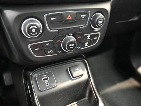 Used 2021 Jeep Compass Latitude FWD image 17