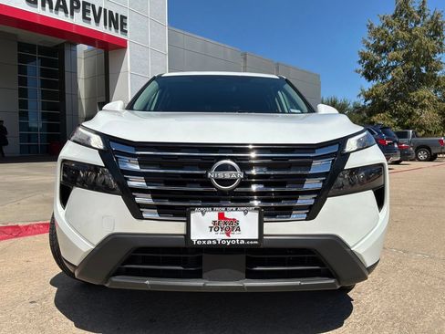 Used 2025 Nissan Rogue SV FWD image 3