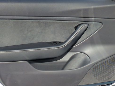 Used 2019 Tesla Model 3 Standard Range Plus image 14