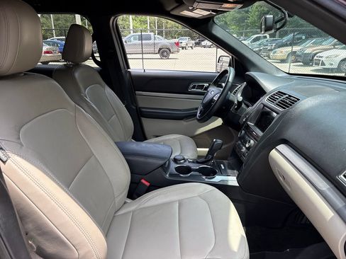 Used 2018 Ford Explorer XLT w/ Equipment Group 202A AWD/4WD image 28