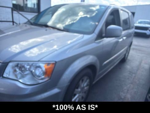 Used 2015 Chrysler Town & Country Touring w/ Driver Convenience Group FWD image 1