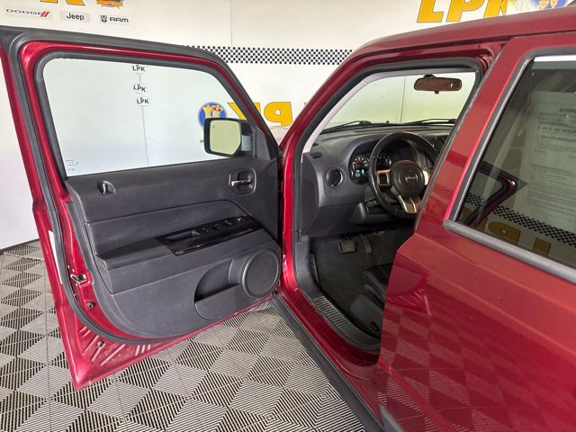 Used 2011 Jeep Patriot Latitude AWD/4WD image 8