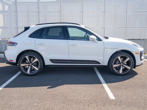 New 2026 Porsche Macan image 8