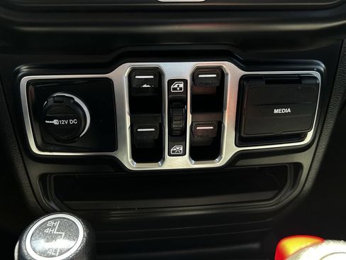 Used 2021 Jeep Wrangler Unlimited Sahara AWD/4WD image 20