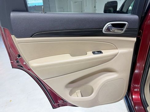 Used 2019 Jeep Grand Cherokee Laredo image 36