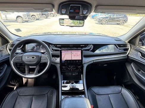 Used 2023 Jeep Grand Cherokee Limited w/ Luxury Tech Group II AWD/4WD image 12