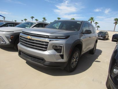 Used 2025 Chevrolet Traverse LT