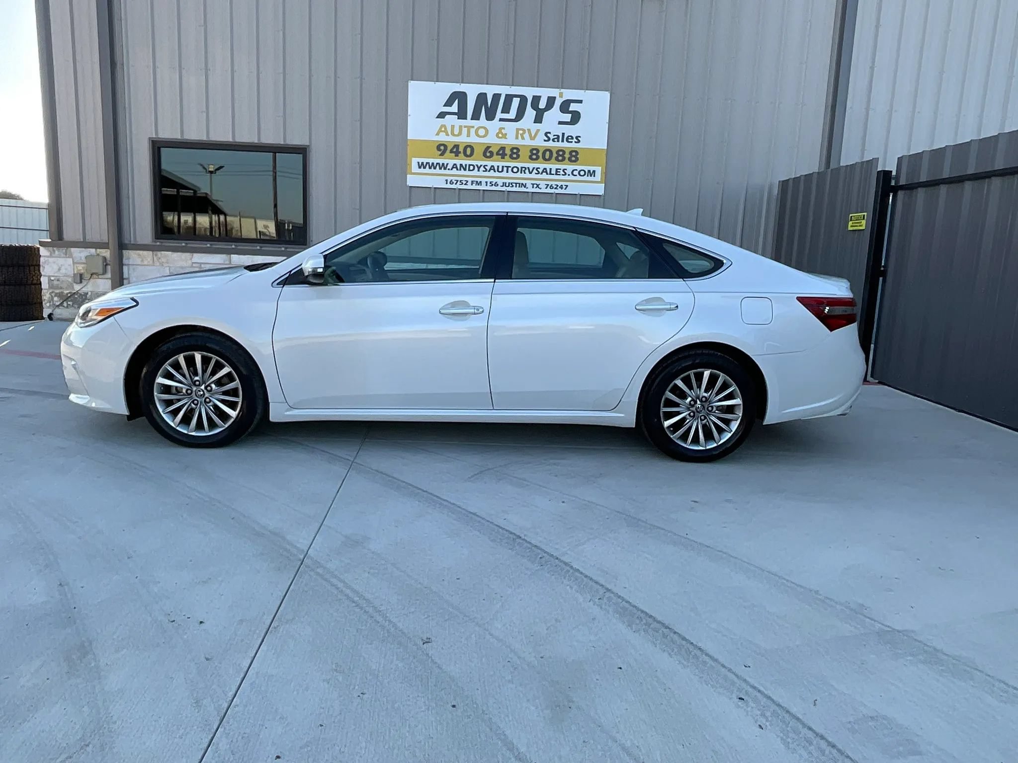 Used 2016 Toyota Avalon FWD image 4